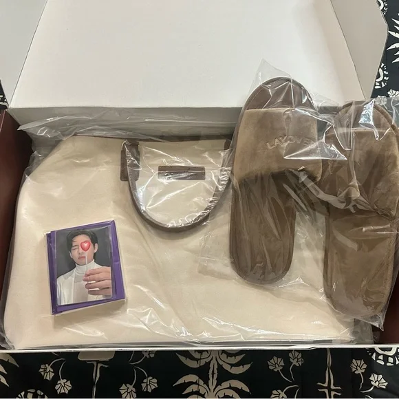 BTS MERCH BOX 17 Layover V Taehyung ARMY Official Membership Pack Full Set - Picture 8 of 15